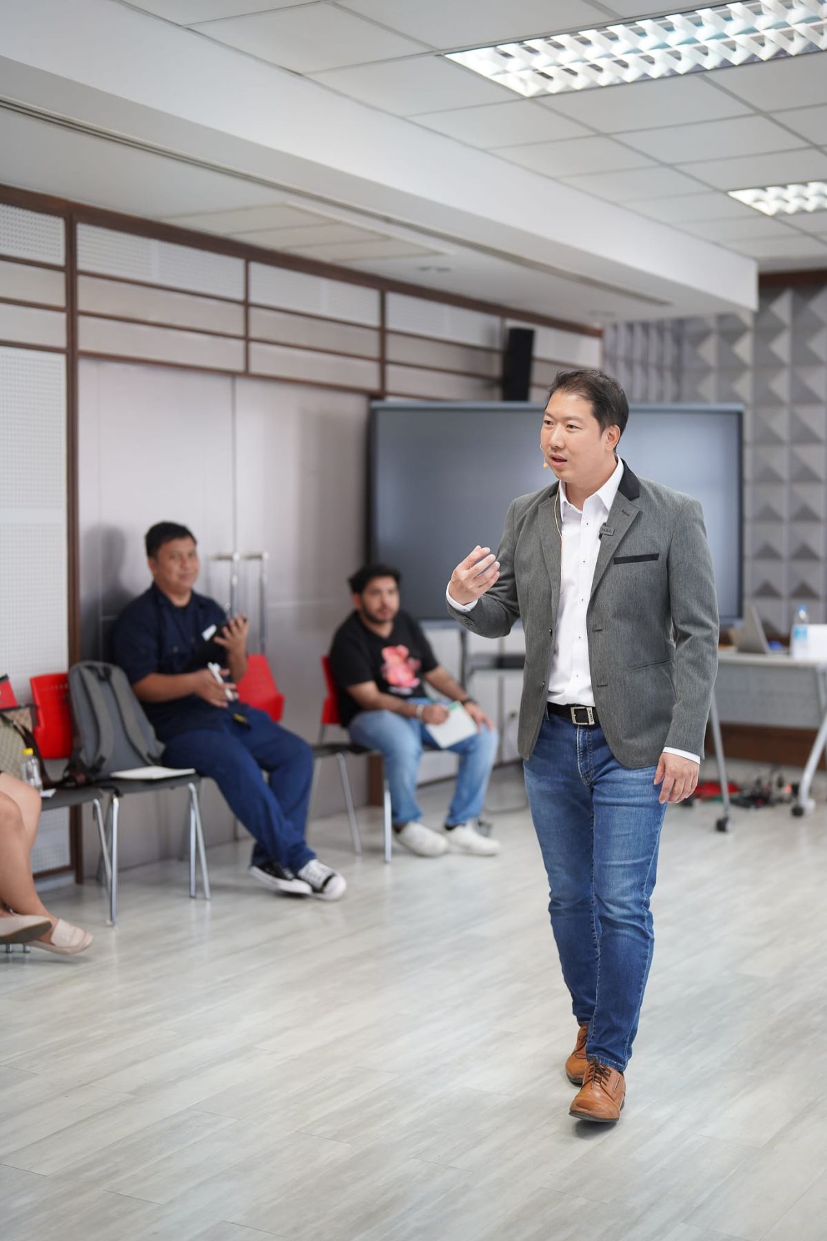 ภาพบรรยากาศ คลาสอบรมพนักงานในองค์กร | Pitching for Life