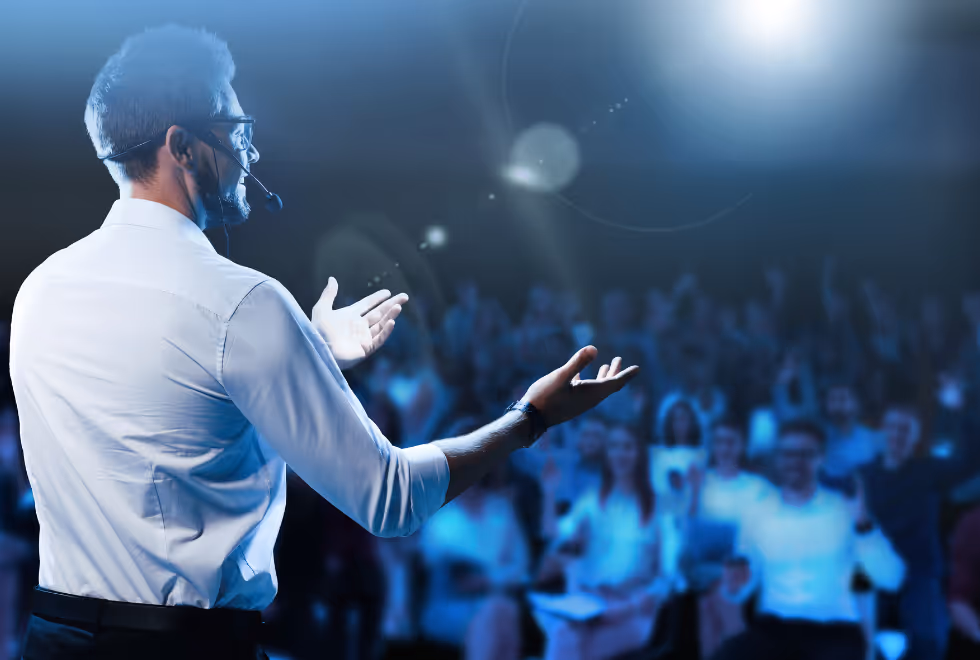 เวลาที่ต้องพูด Public Speaking รู้สึกประหม่า เสียงสั่น ไม่กล้าสบตา แก้ยังไงดี