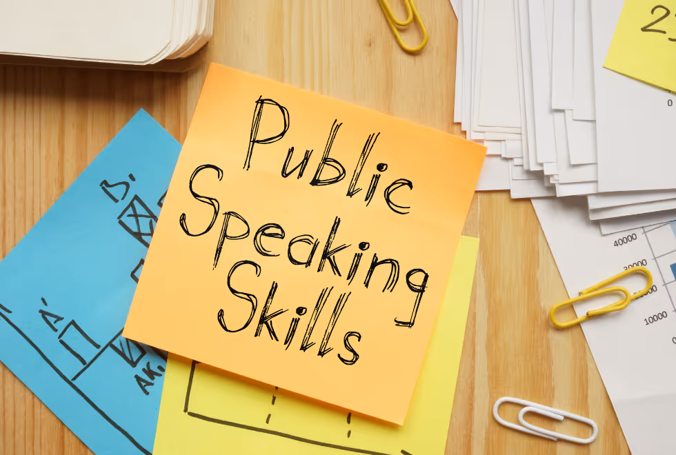 เวลาที่ต้องพูด Public Speaking รู้สึกประหม่า เสียงสั่น ไม่กล้าสบตา แก้ยังไงดี